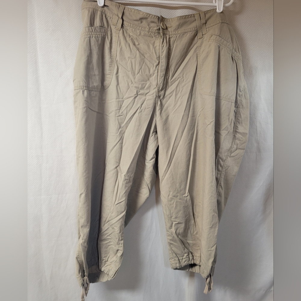 VF Jeanswear Ladies‎ Khaki Capri Pants Size 24W